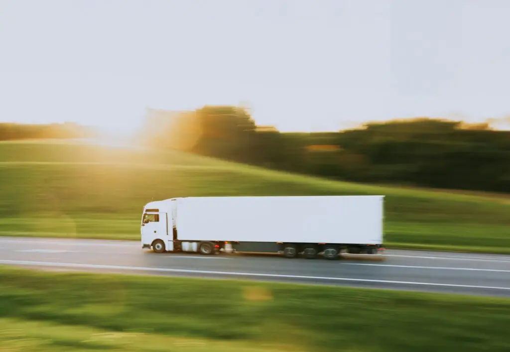 Marketing para transportadoras: como conquistar mais clientes em 2025 3 artem balashevsky ZhNYKwjRMh4 unsplash