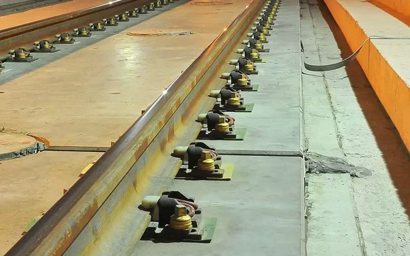 diferentes formas de fixacao ferrovia rigida